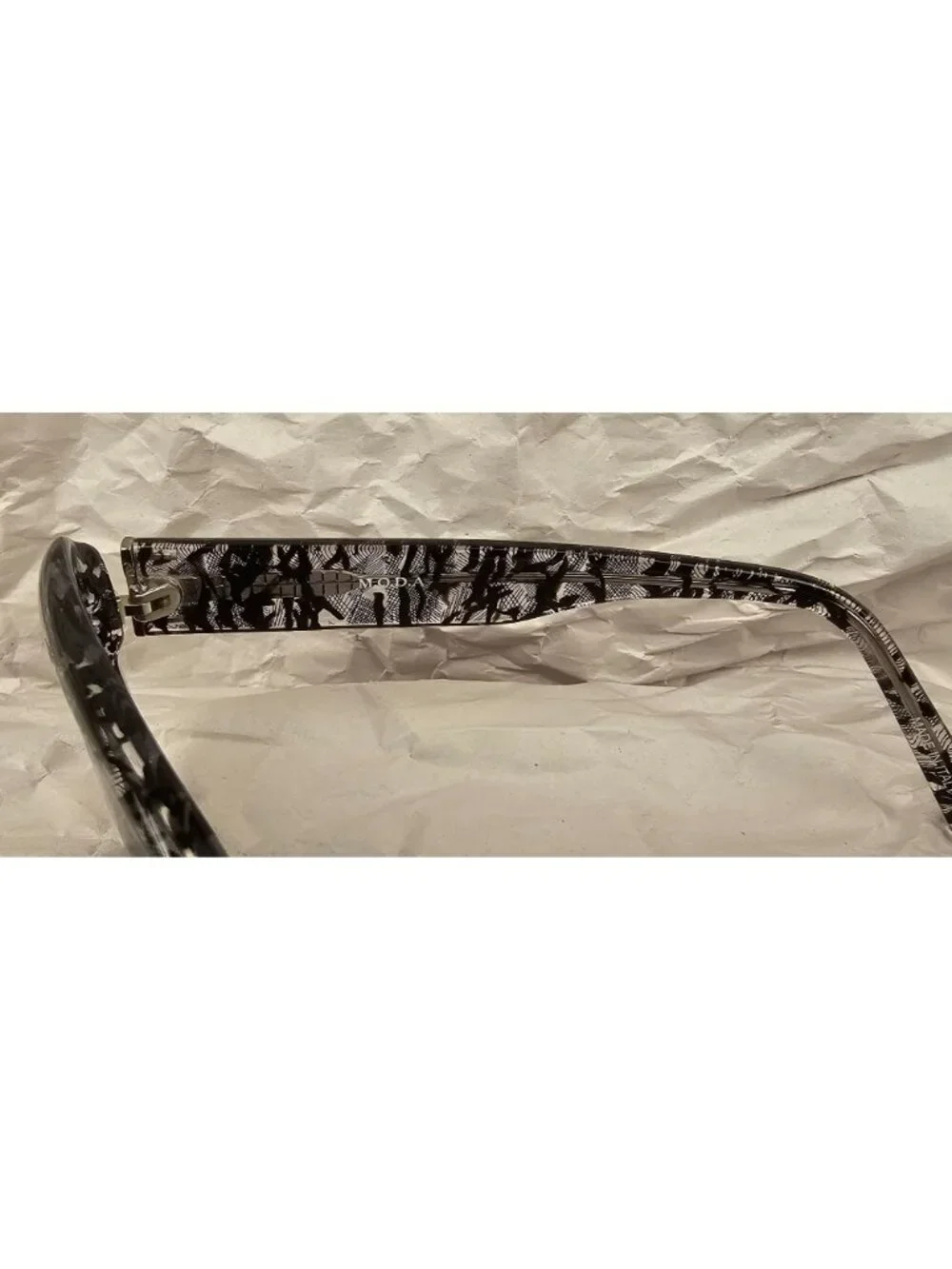 Moda Womens Oversized Black & White Patterned Sunglasses With Dark Lenses Made I